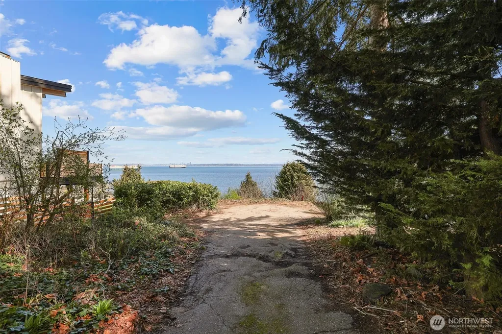 1679 Miracle Mile Drive E Port Orchard WA 98366