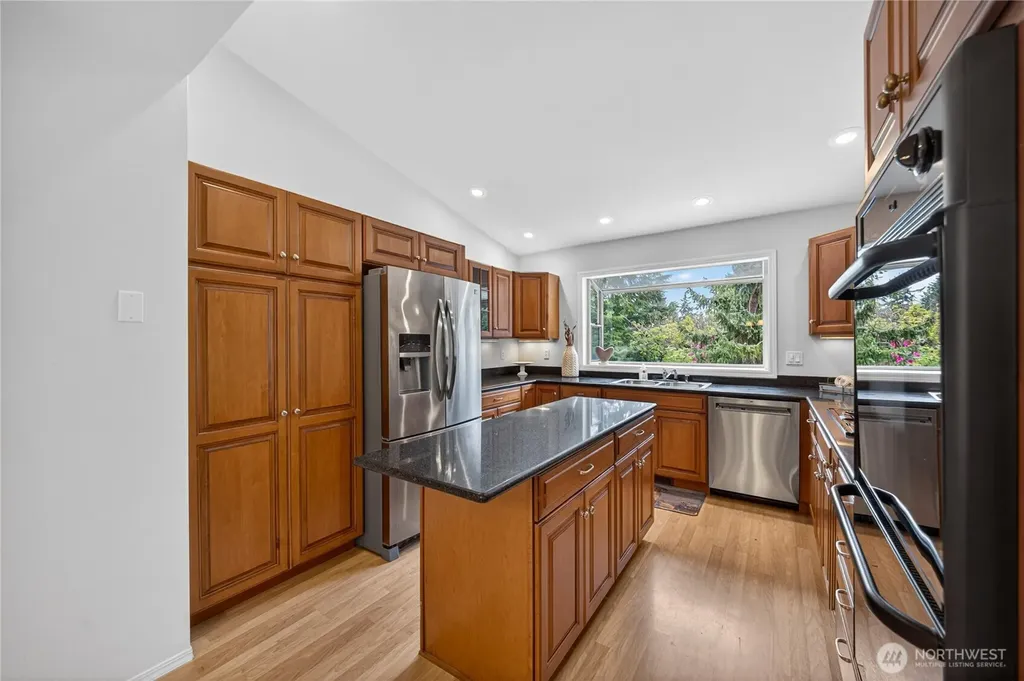 2010 Creekside Lane Anacortes WA 98221