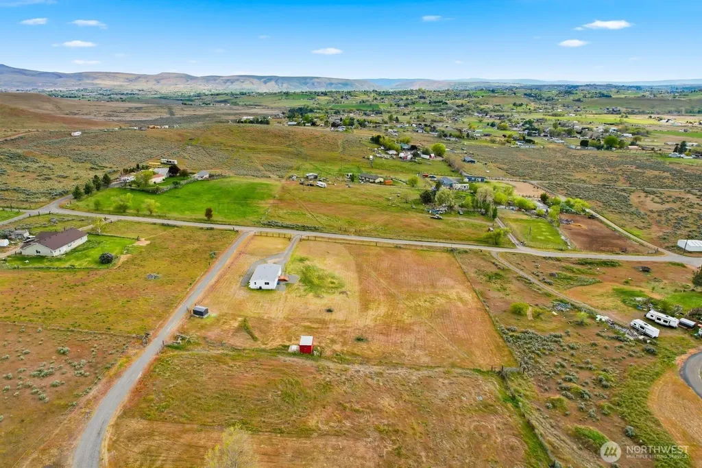 671 Hull Road Selah WA 98942