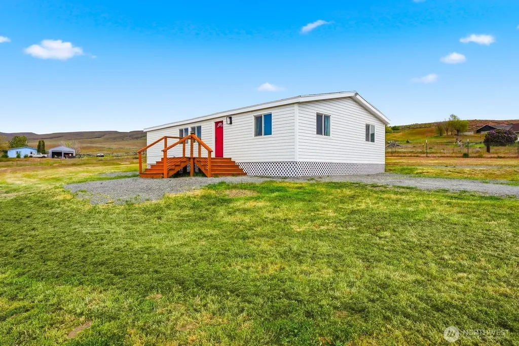 671 Hull Road Selah WA 98942