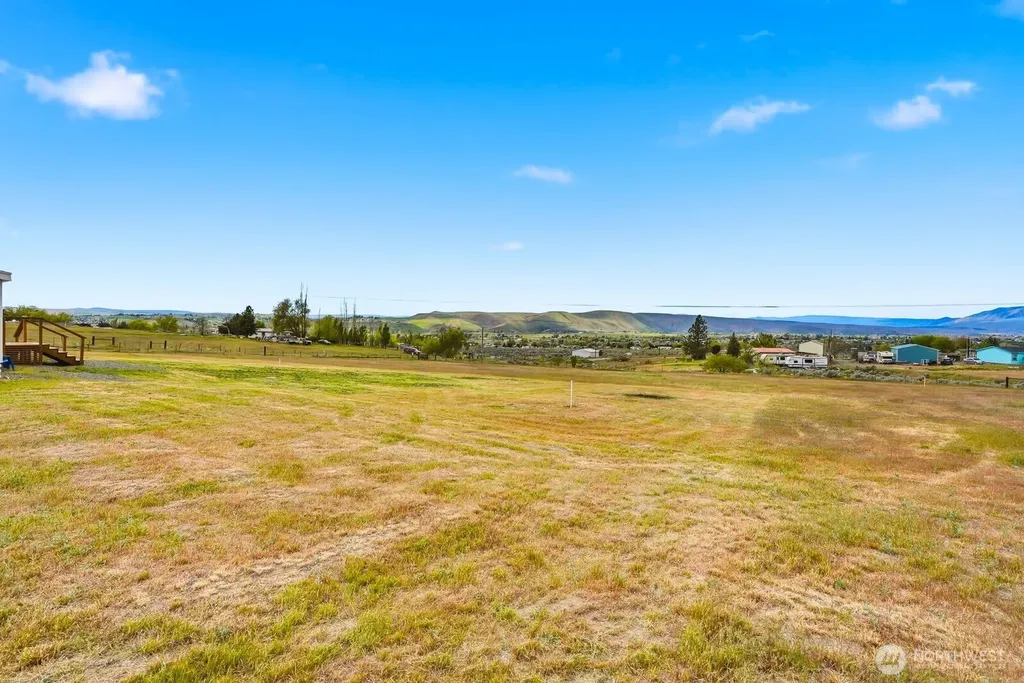 671 Hull Road Selah WA 98942