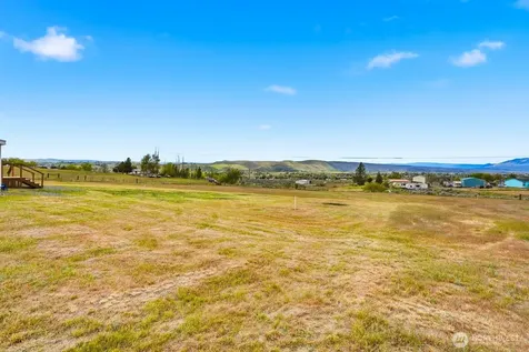671 Hull Road Selah WA 98942