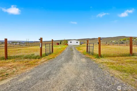 671 Hull Road Selah WA 98942