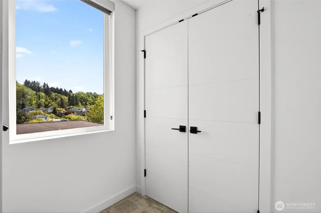 5560 15th Avenue S Seattle WA 98108