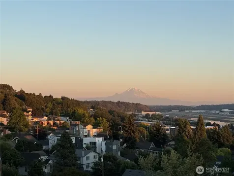 5560 15th Avenue S Seattle WA 98108