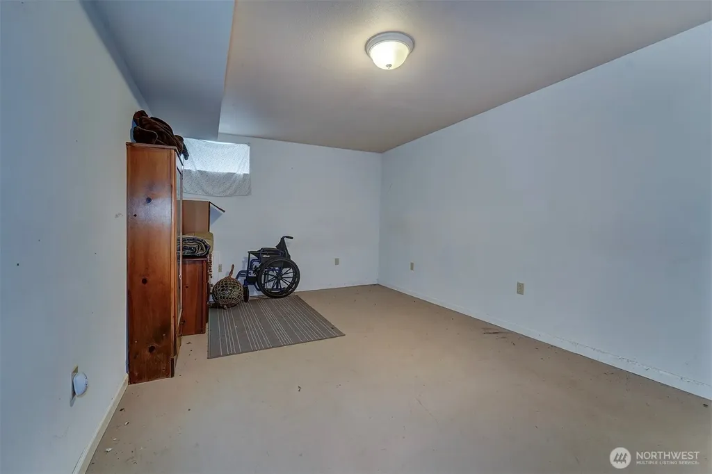 31481 Night Owl Avenue NE Kingston WA 98346