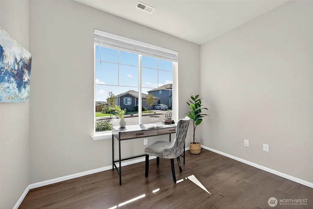 1472 Baker Heights Loop Bremerton WA 98312