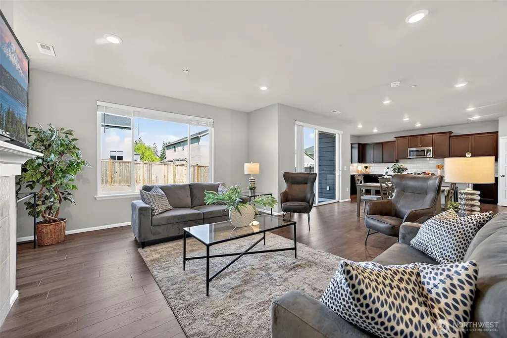 1472 Baker Heights Loop Bremerton WA 98312