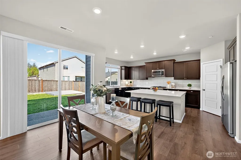 1472 Baker Heights Loop Bremerton WA 98312
