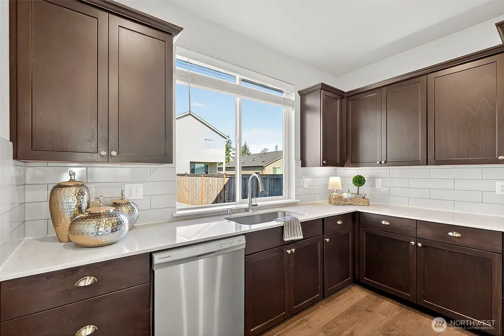 1472 Baker Heights Loop Bremerton WA 98312