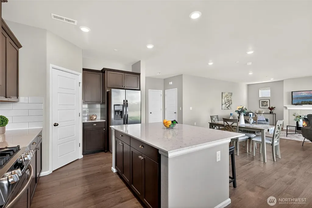 1472 Baker Heights Loop Bremerton WA 98312
