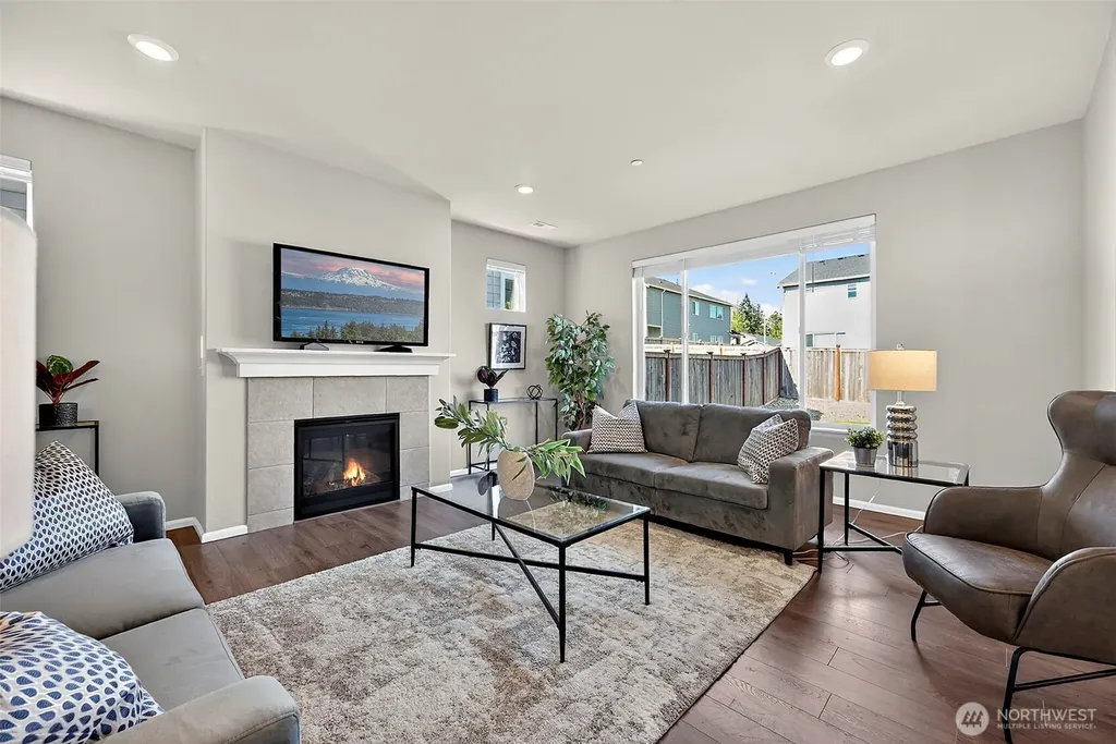 1472 Baker Heights Loop Bremerton WA 98312