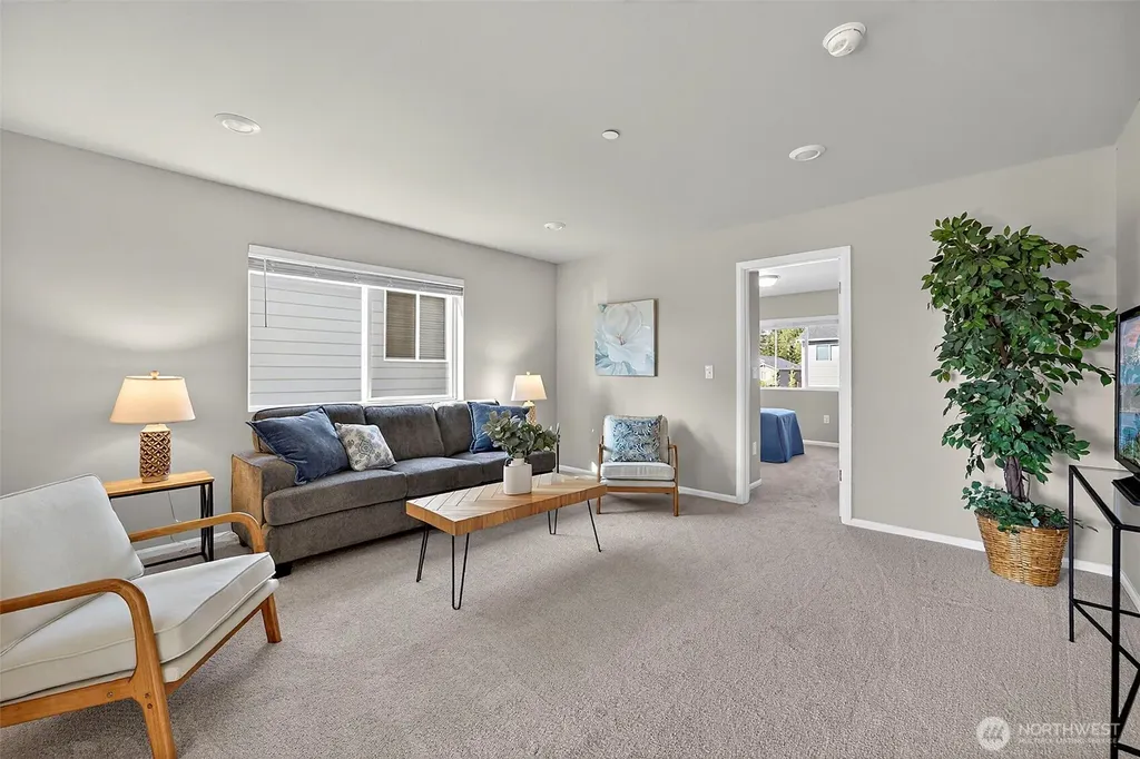1472 Baker Heights Loop Bremerton WA 98312
