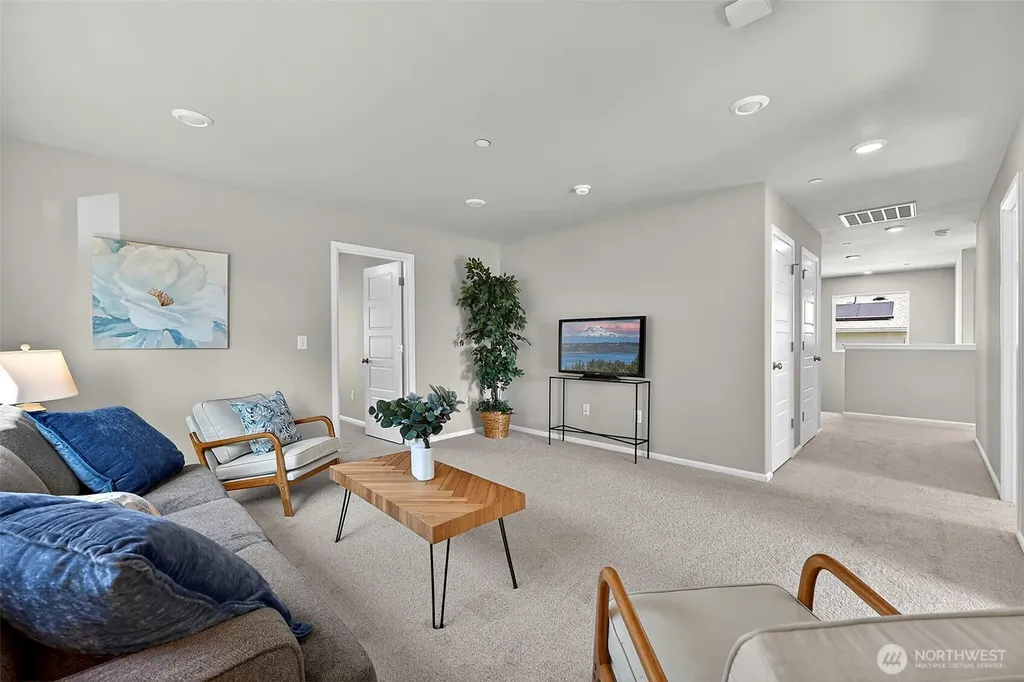 1472 Baker Heights Loop Bremerton WA 98312