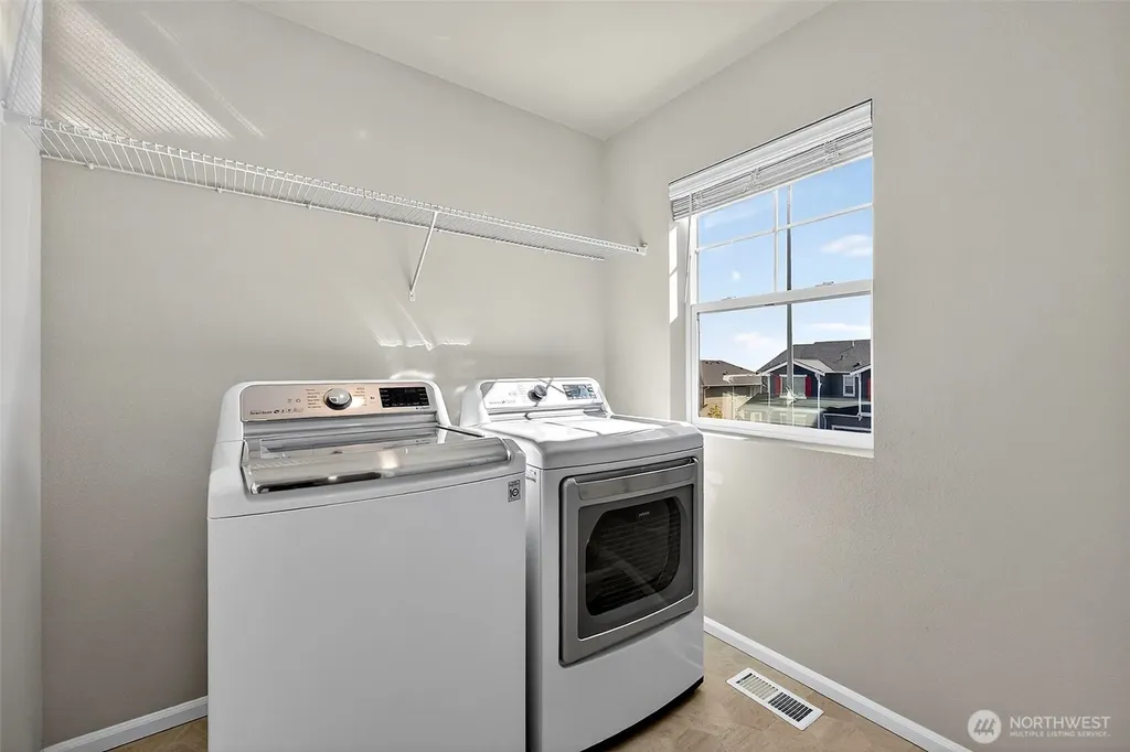 1472 Baker Heights Loop Bremerton WA 98312