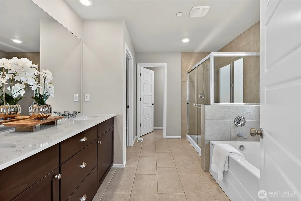 1472 Baker Heights Loop Bremerton WA 98312