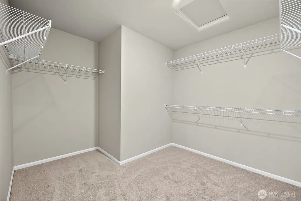 1472 Baker Heights Loop Bremerton WA 98312
