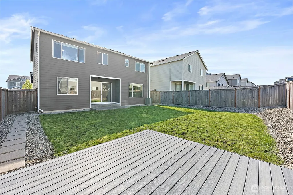 1472 Baker Heights Loop Bremerton WA 98312