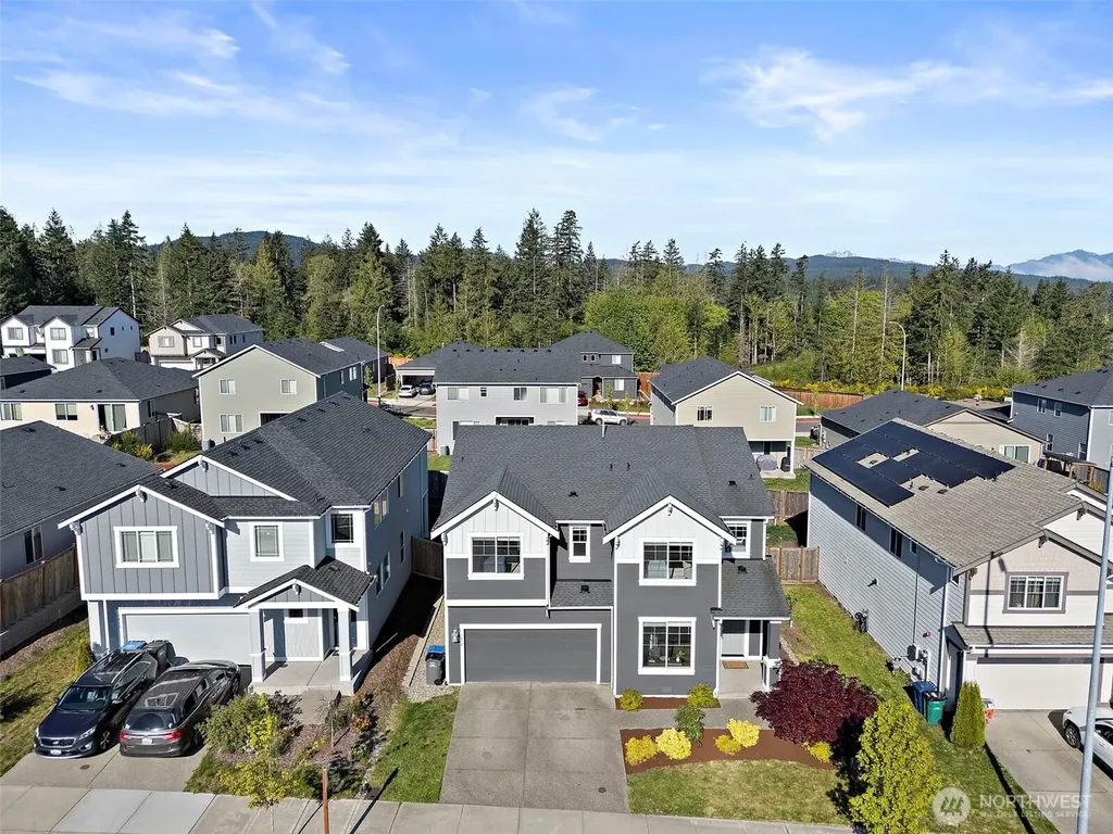 1472 Baker Heights Loop Bremerton WA 98312