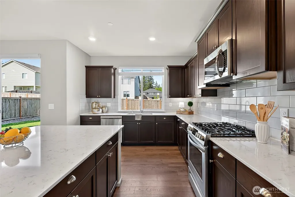 1472 Baker Heights Loop Bremerton WA 98312