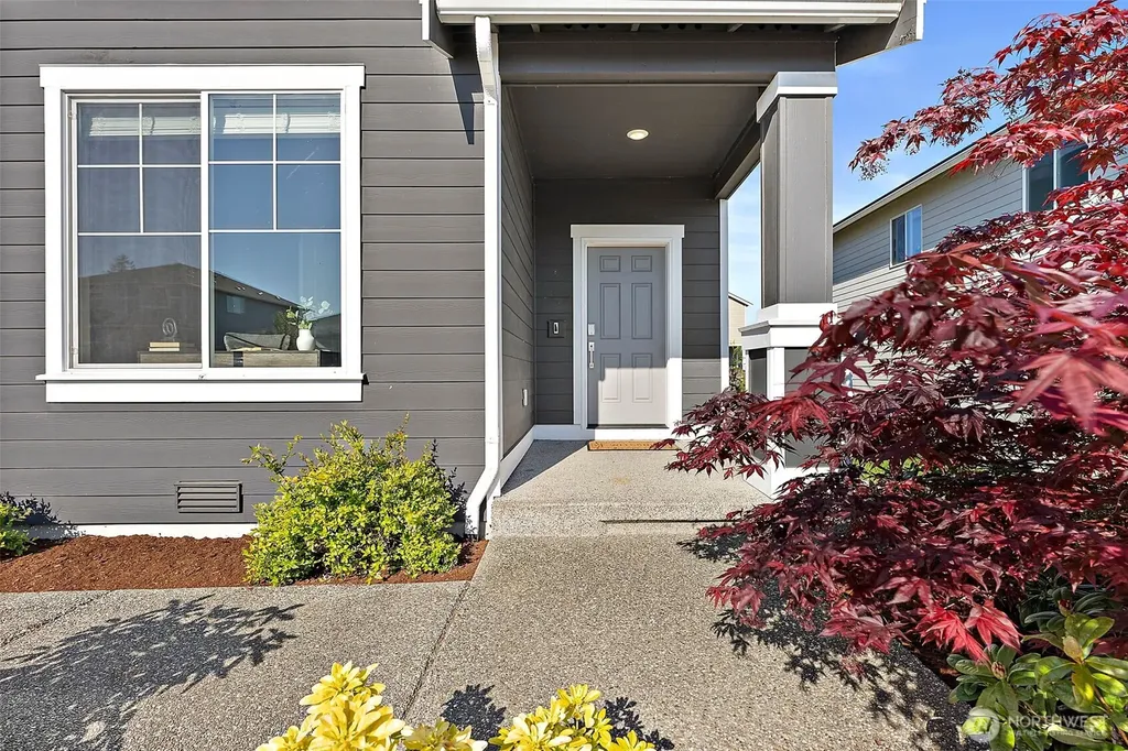 1472 Baker Heights Loop Bremerton WA 98312