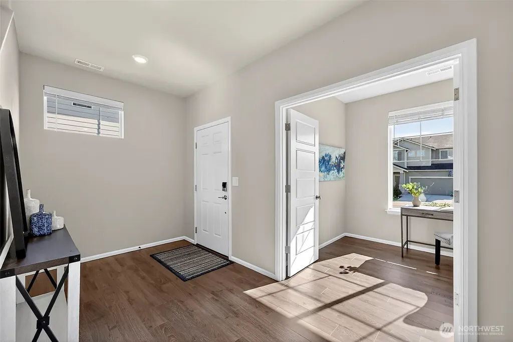 1472 Baker Heights Loop Bremerton WA 98312