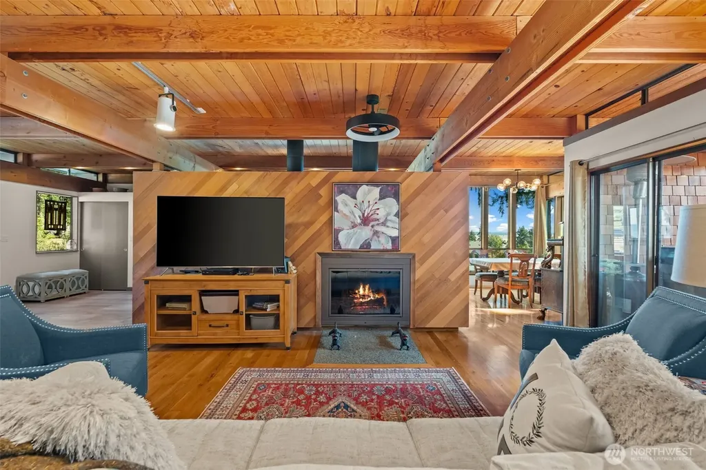 1130 Queets Drive Fox Island WA 98333