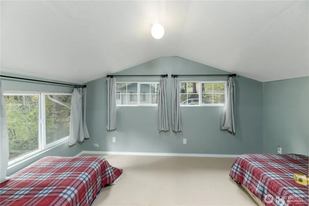 17 Thompson Point Road Port Angeles WA 98363