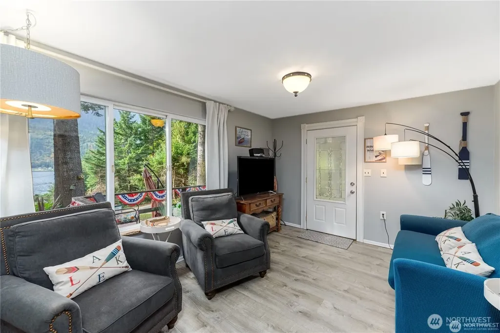 17 Thompson Point Road Port Angeles WA 98363