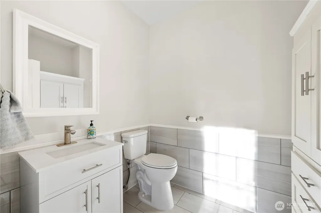 1242 Youngwood Road Camano Island WA 98282