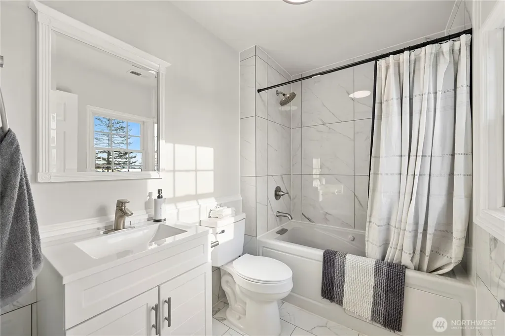 1242 Youngwood Road Camano Island WA 98282