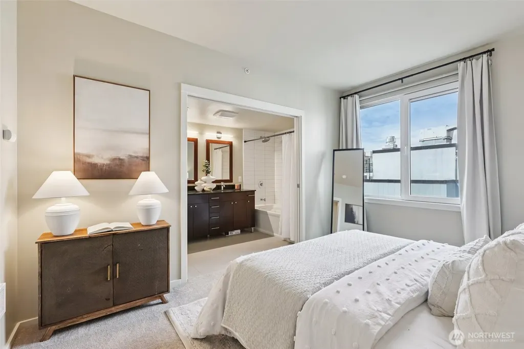 76 Cedar Street Seattle WA 98121
