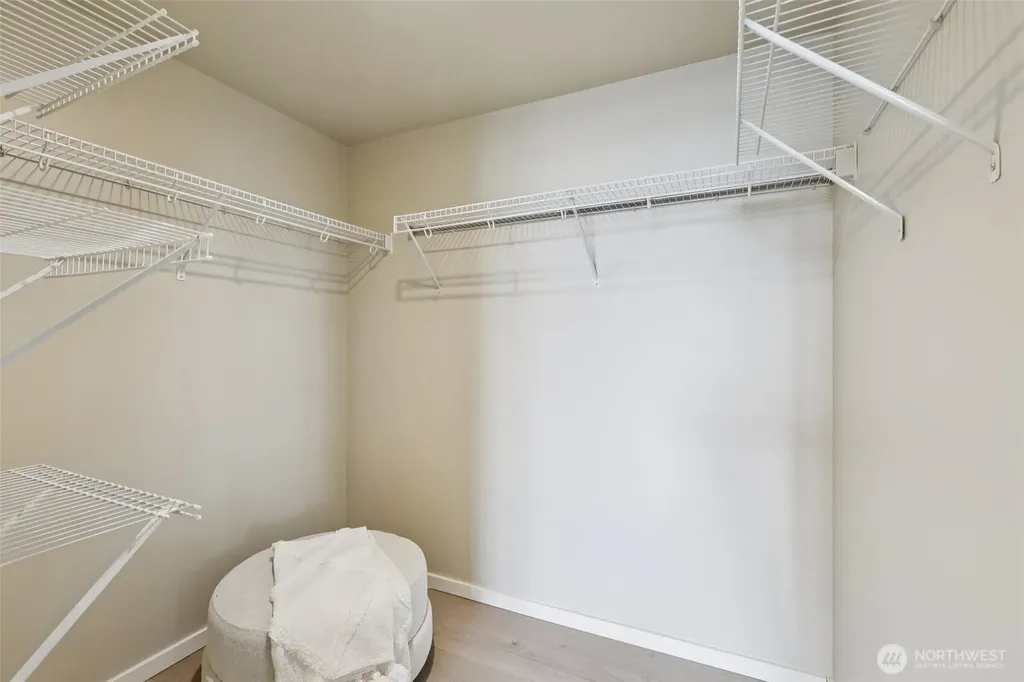 76 Cedar Street Seattle WA 98121