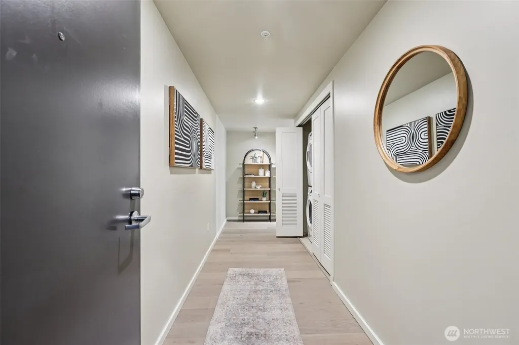 76 Cedar Street Seattle WA 98121