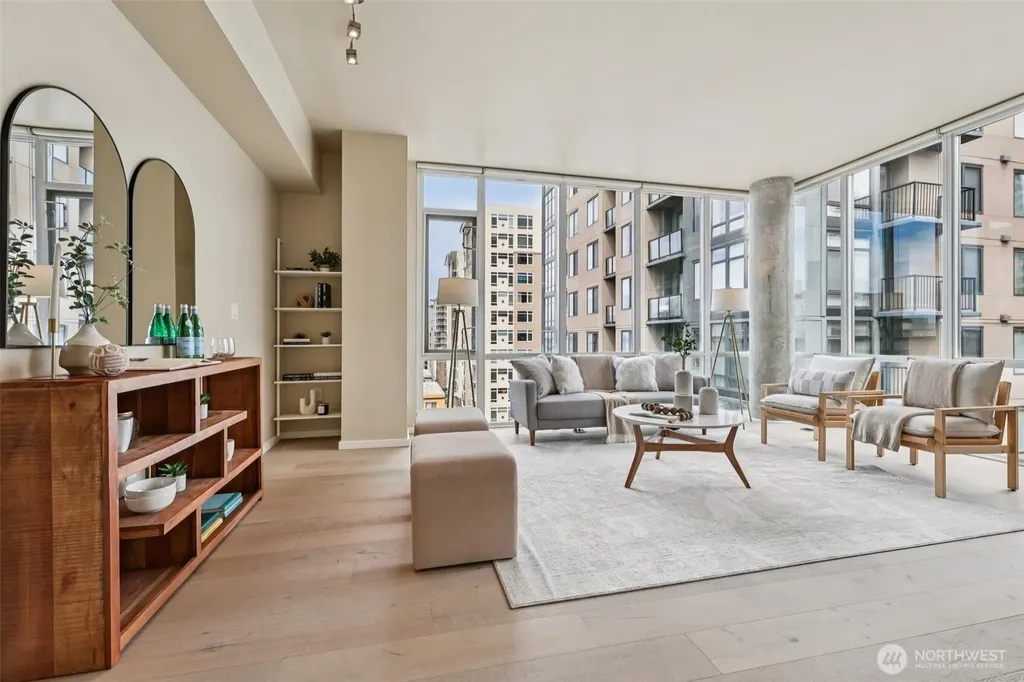 76 Cedar Street Seattle WA 98121