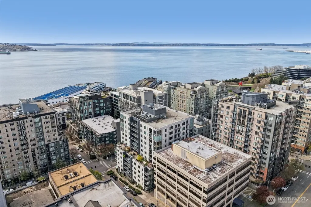 76 Cedar Street Seattle WA 98121