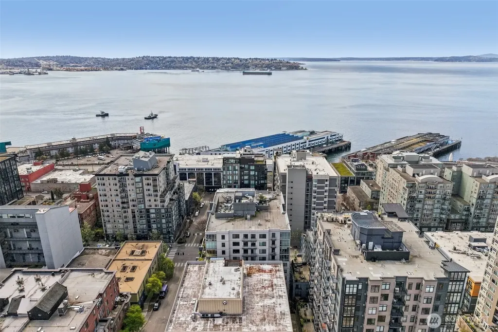 76 Cedar Street Seattle WA 98121