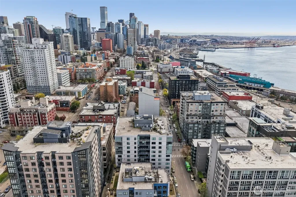 76 Cedar Street Seattle WA 98121