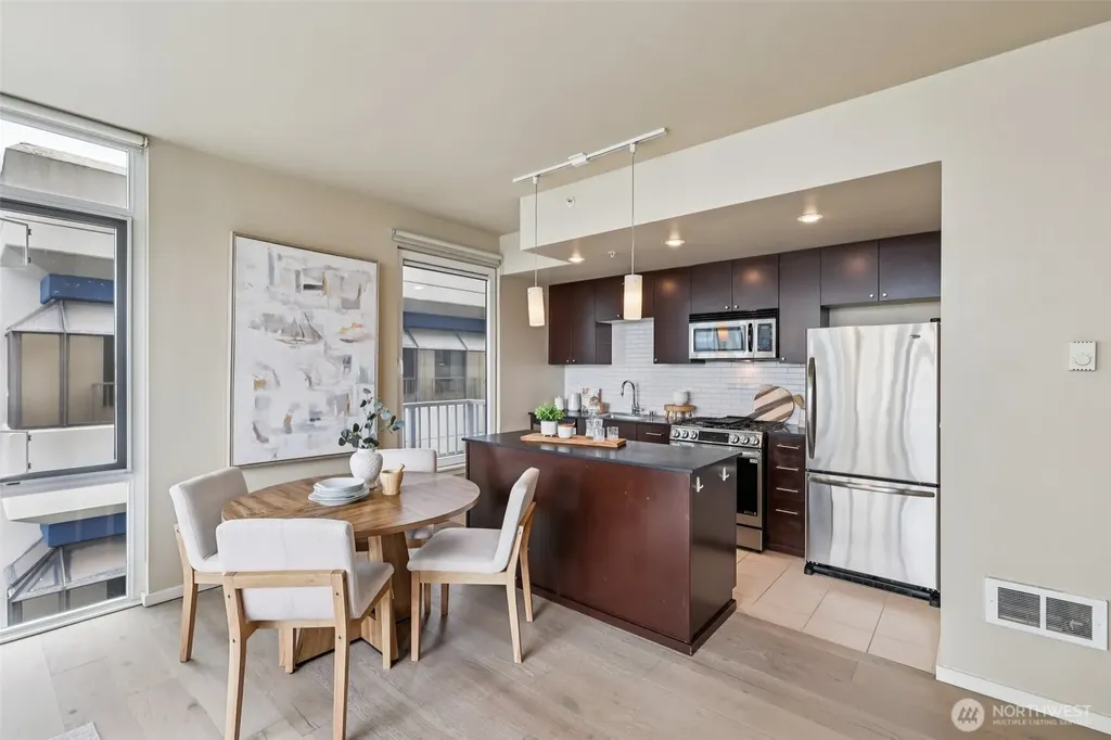 76 Cedar Street Seattle WA 98121