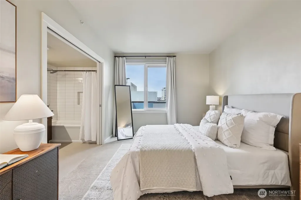 76 Cedar Street Seattle WA 98121