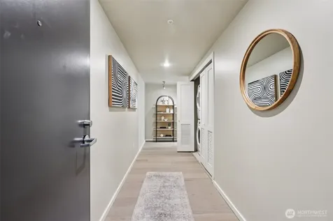 76 Cedar Street Seattle WA 98121