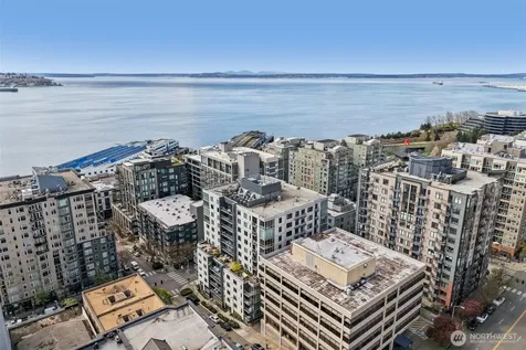 76 Cedar Street Seattle WA 98121