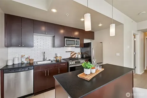 76 Cedar Street Seattle WA 98121