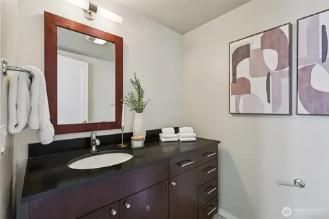 76 Cedar Street Seattle WA 98121