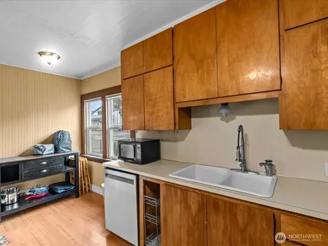 6807 Commercial Avenue Everett WA 98203