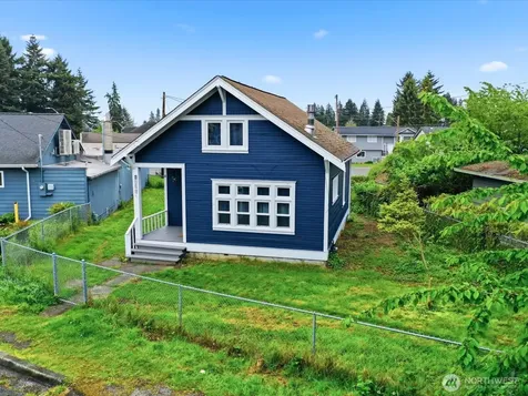 6807 Commercial Avenue Everett WA 98203