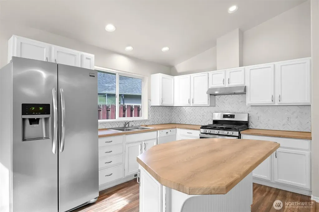 4390 Lateener Lane Blaine WA 98230