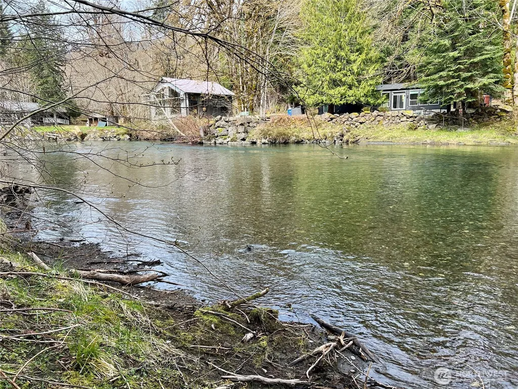 680 Mountain Trail Brinnon WA 98320
