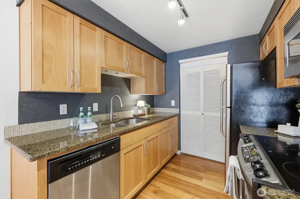3045 20th Avenue W Seattle WA 98199