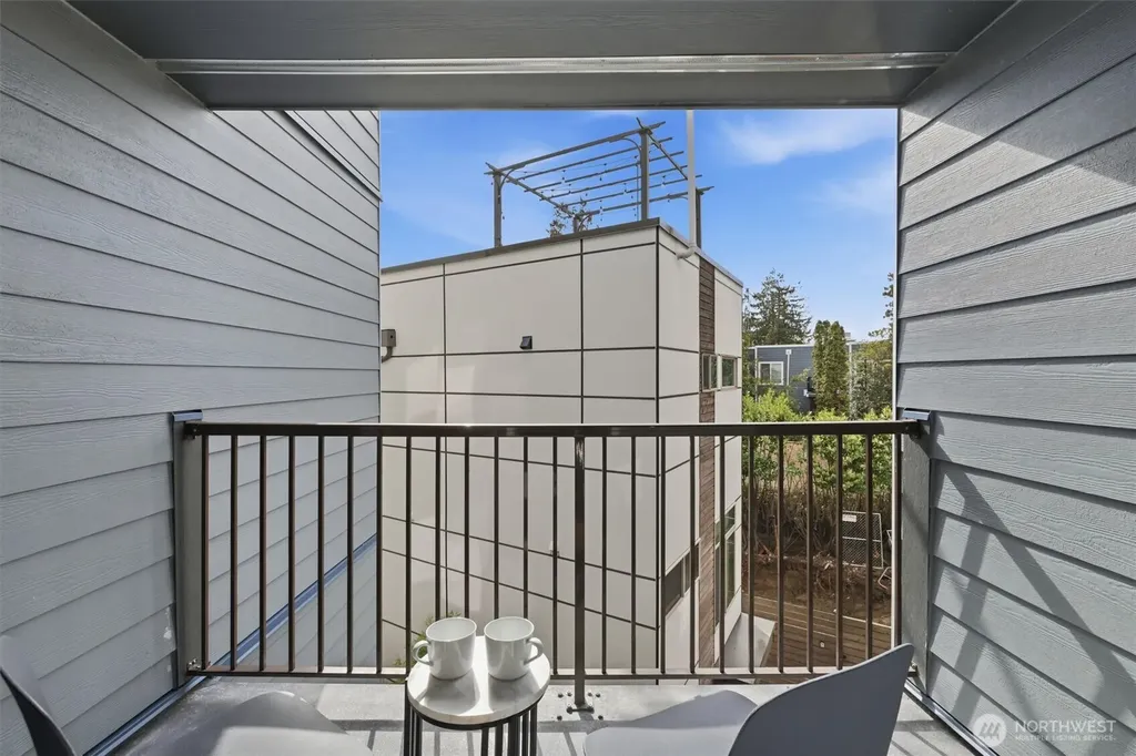 3045 20th Avenue W Seattle WA 98199